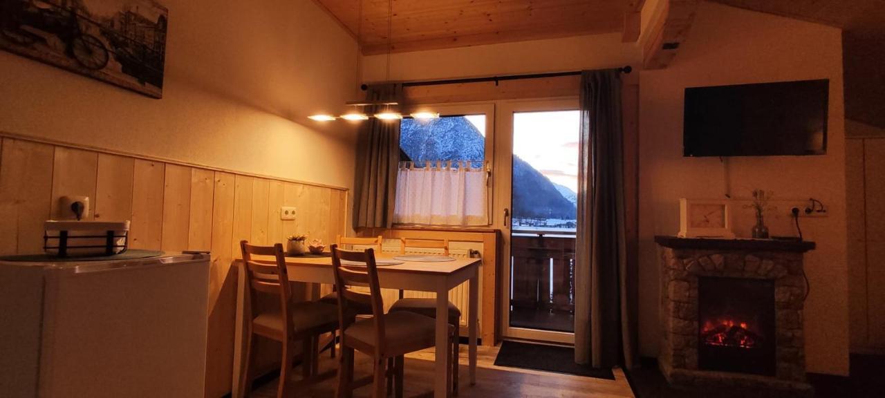 Ferienhaus Lechtaler Alpen Bach  Buitenkant foto